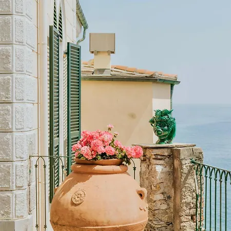 Castello Canevaro *