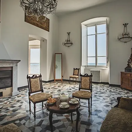 Castello Canevaro Bed & Breakfast *
