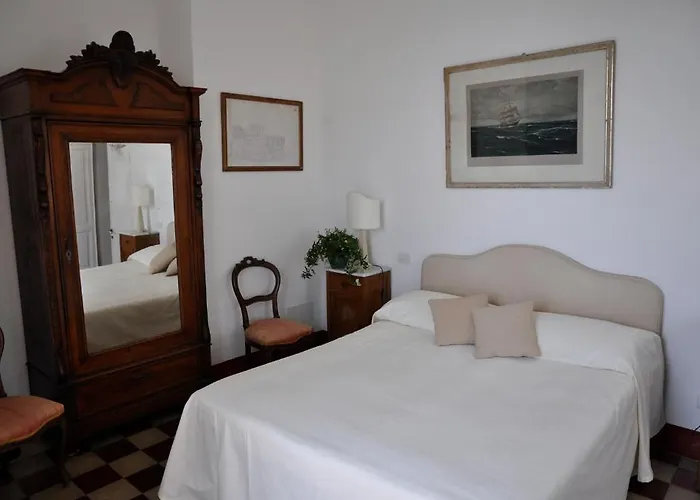 Castello Canevaro Nocleg ze śniadaniem 3*