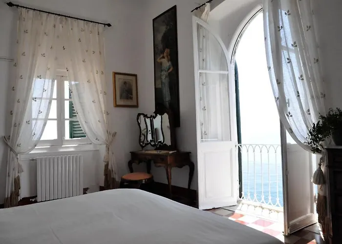 Castello Canevaro Nocleg ze śniadaniem 3*