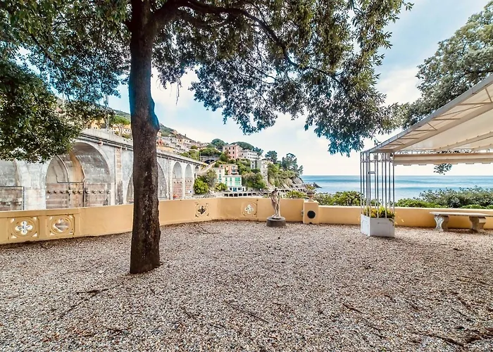 Castello Canevaro לינה וארוחת בוקר זואליי