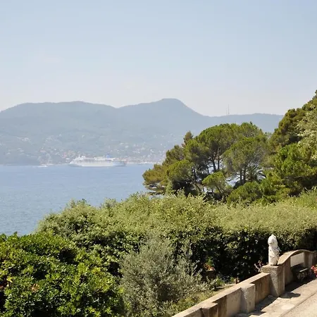 Alojamento de Acomodação e Pequeno-almoço Castello Canevaro 3*