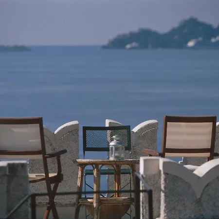 Castello Canevaro Aparthotel 3*