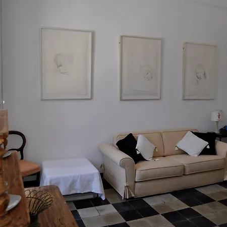 Alojamento de Acomodação e Pequeno-almoço Castello Canevaro 3*