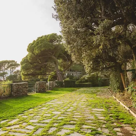 Alojamento de Acomodação e Pequeno-almoço Castello Canevaro 3*