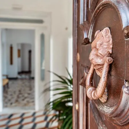 Castello Canevaro Aparthotel 3*